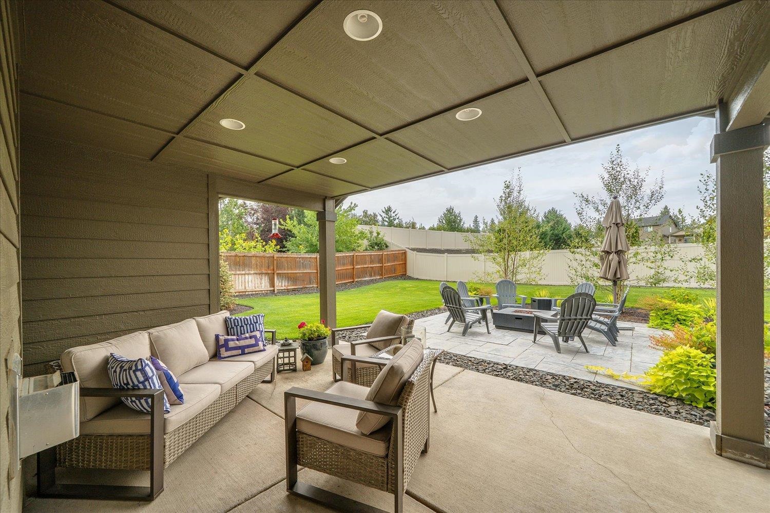 807 W BIRCHBEND Dr