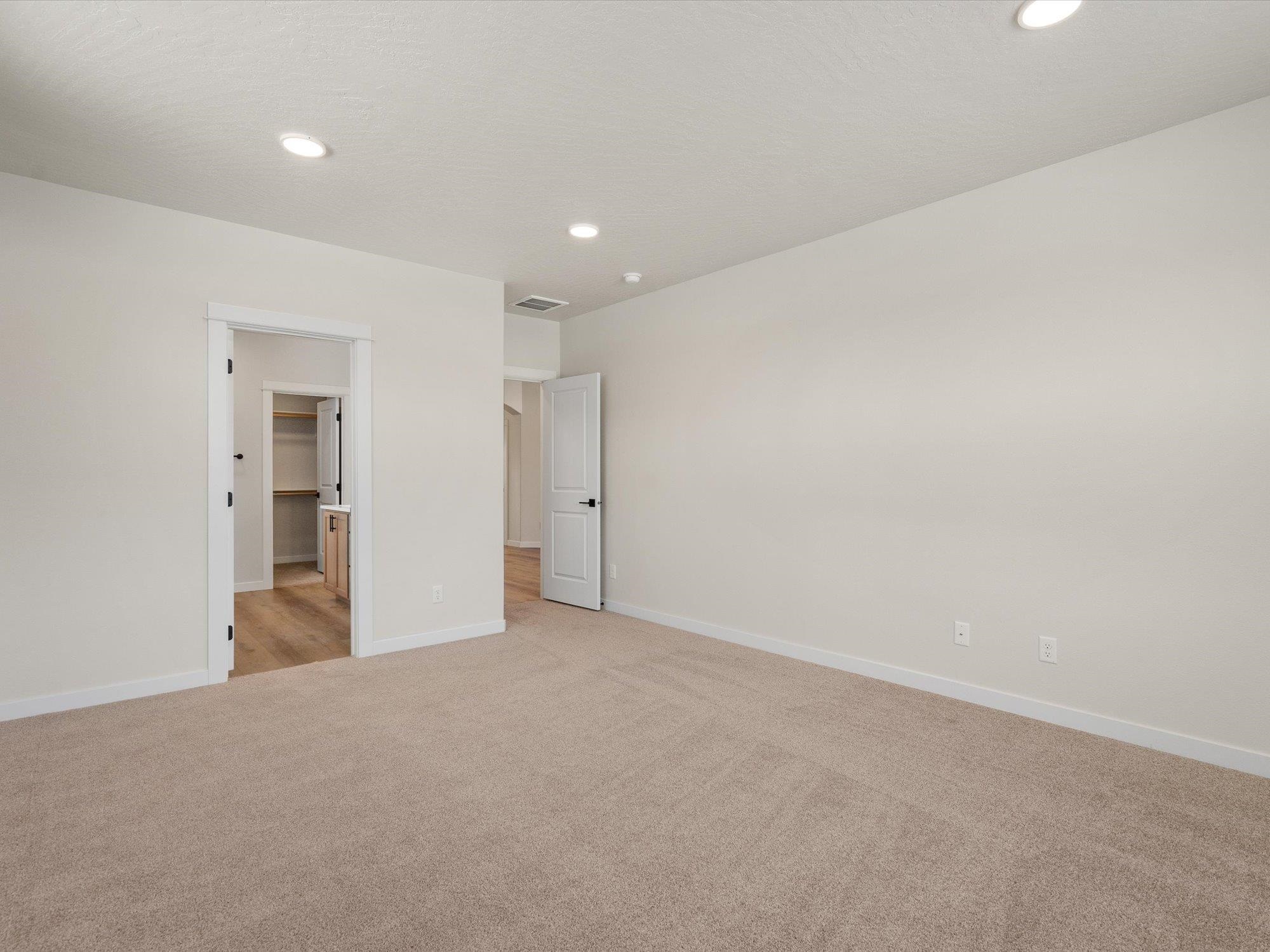 1543 W 68th Ave