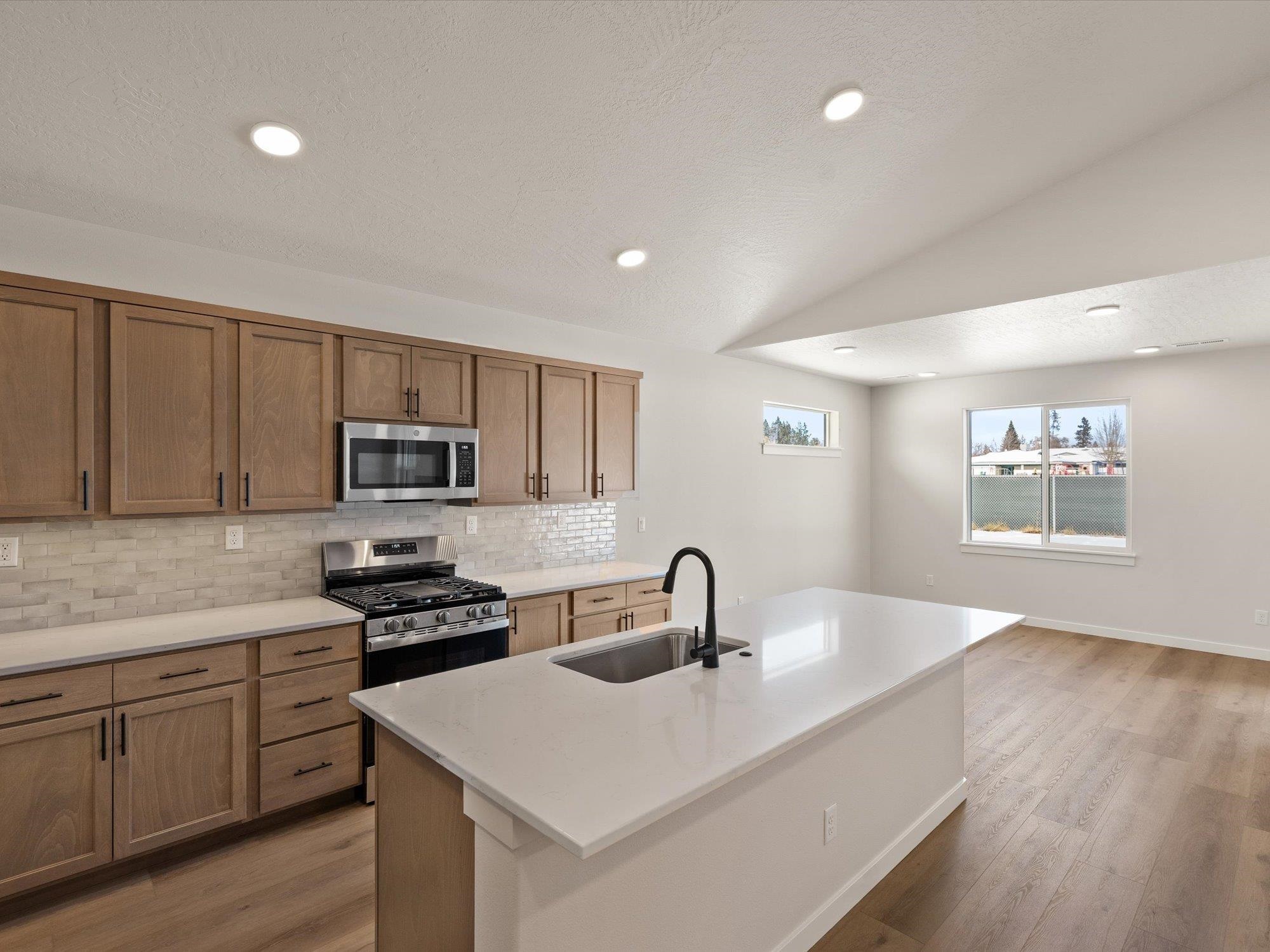 1543 W 68th Ave