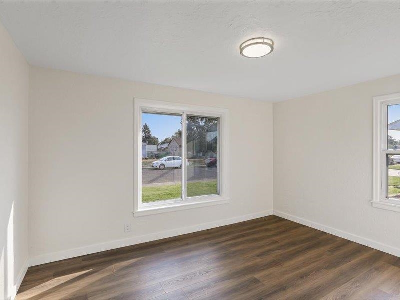 2228 W Everett Ave