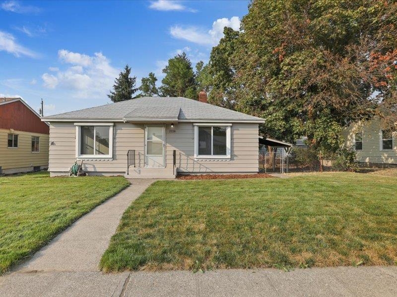 2228 W Everett Ave