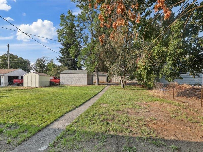 2228 W Everett Ave