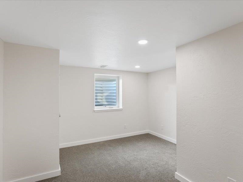 2228 W Everett Ave