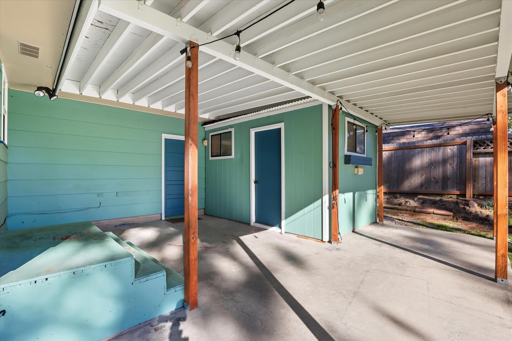 3105 W Houston Ave