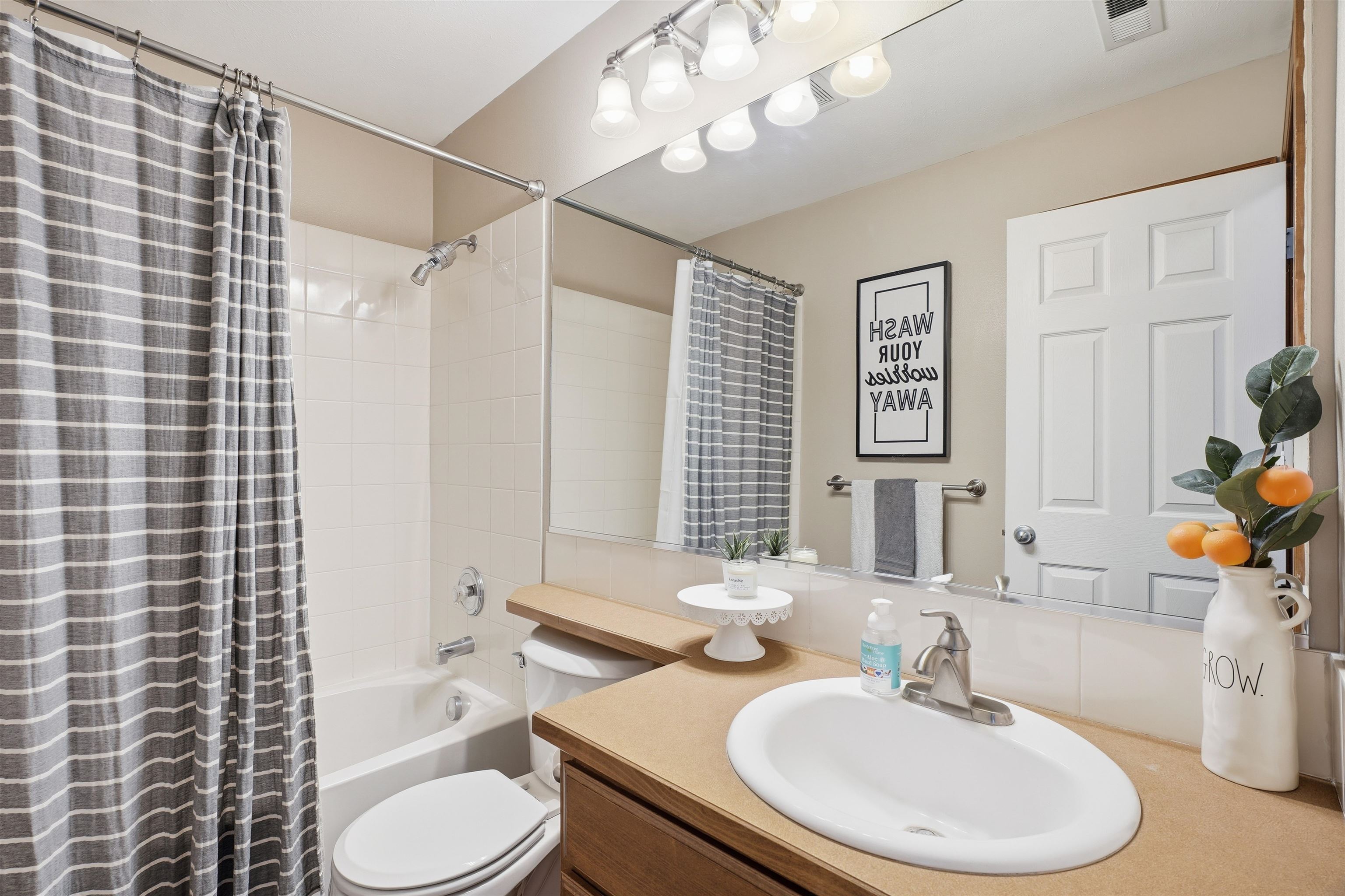 1615 E Laigo Ct