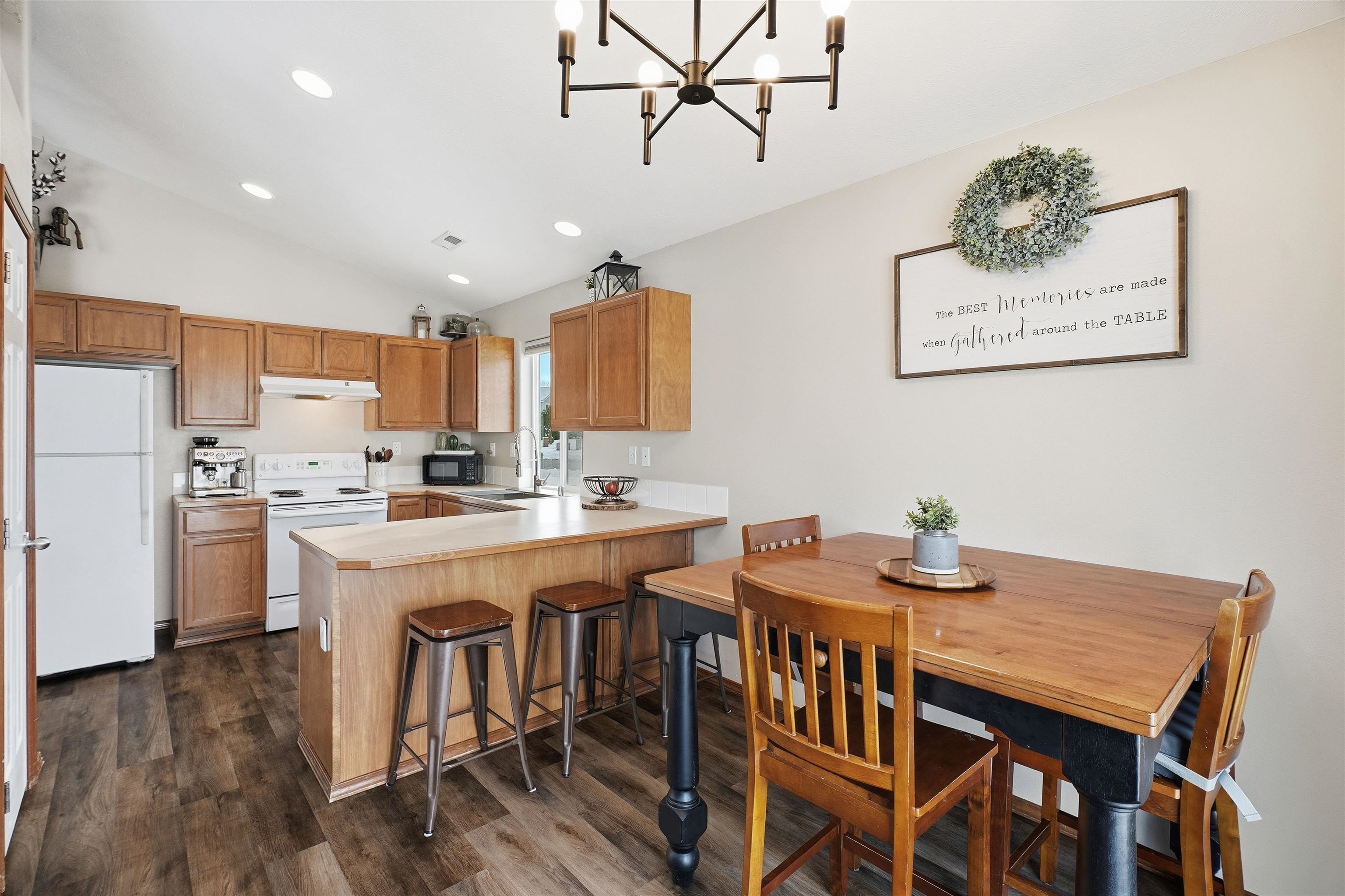 1615 E Laigo Ct