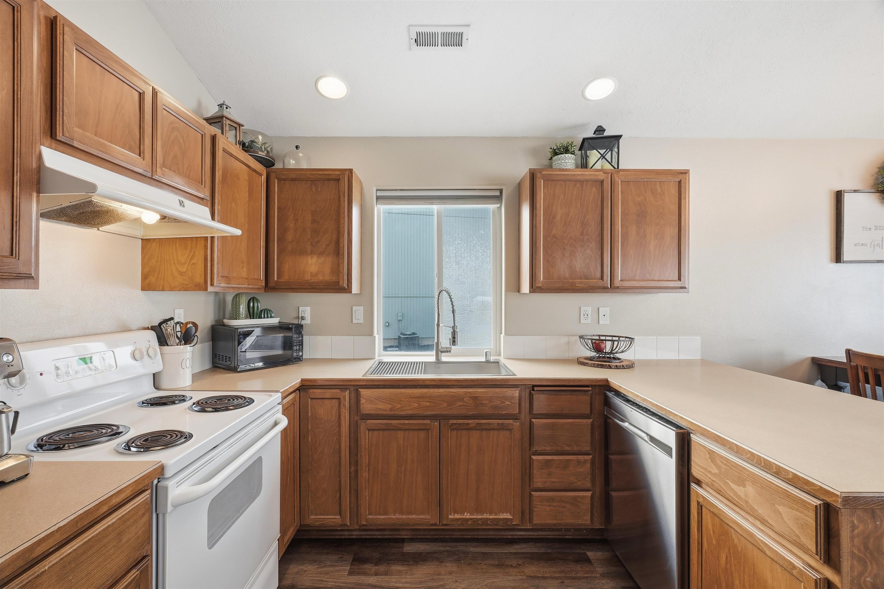 1615 E Laigo Ct