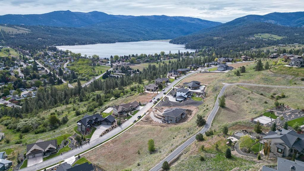 124 N Holiday Hills Dr