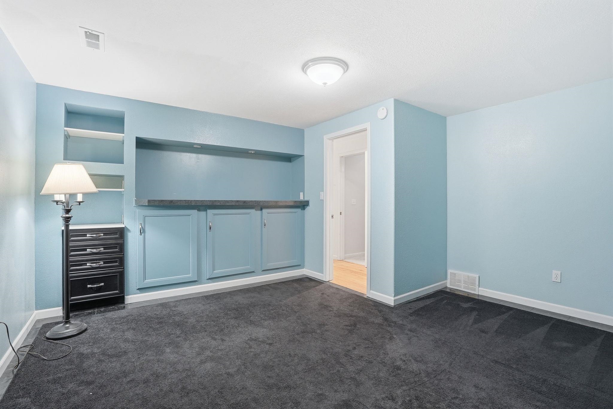 6728 S Moran View St