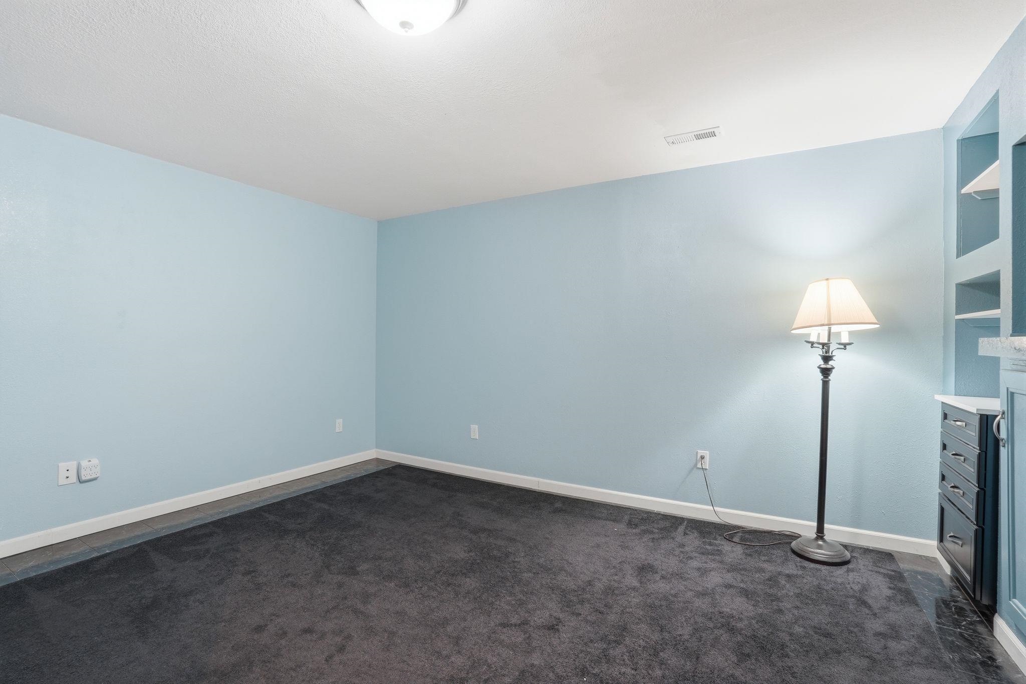 6728 S Moran View St