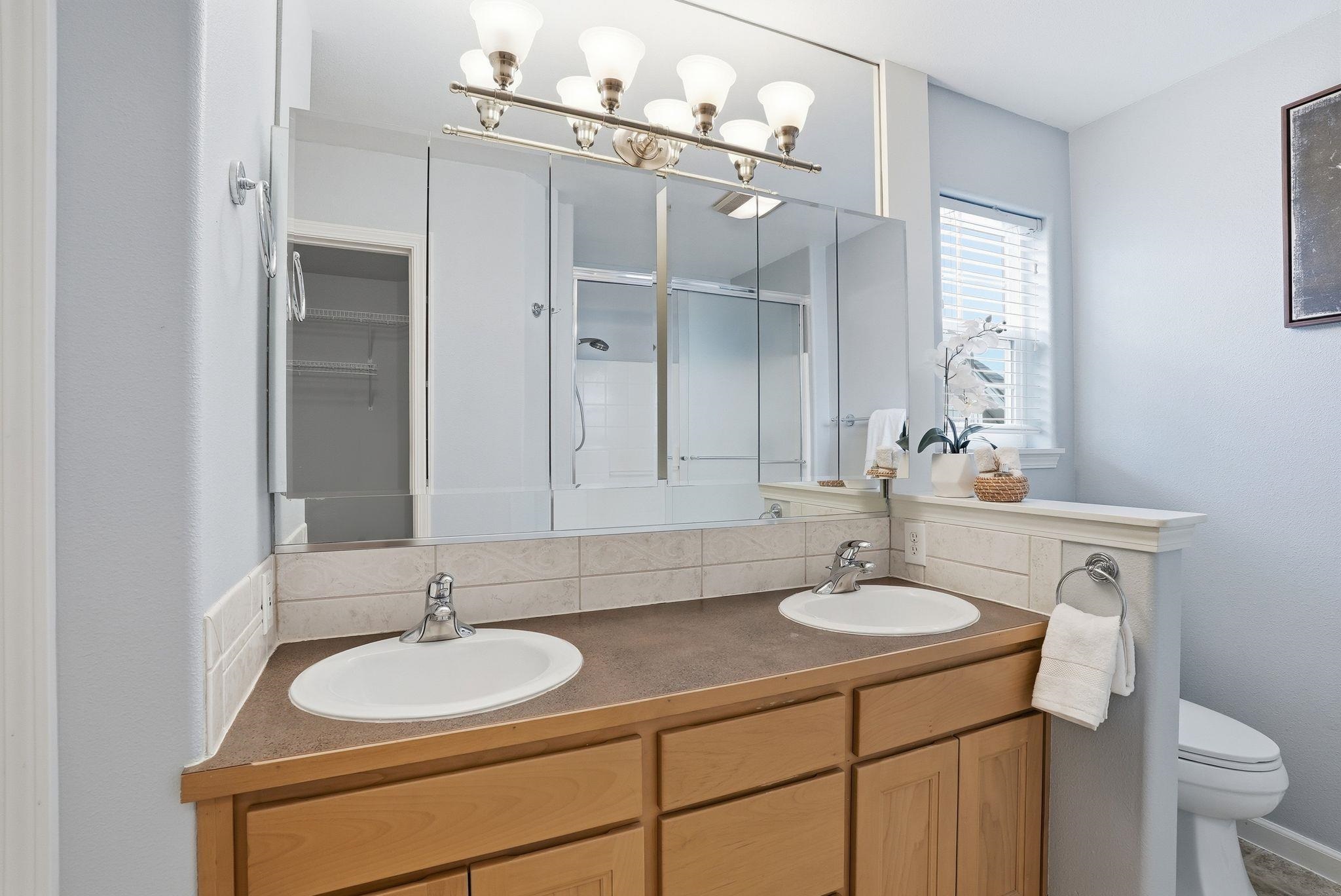 6728 S Moran View St