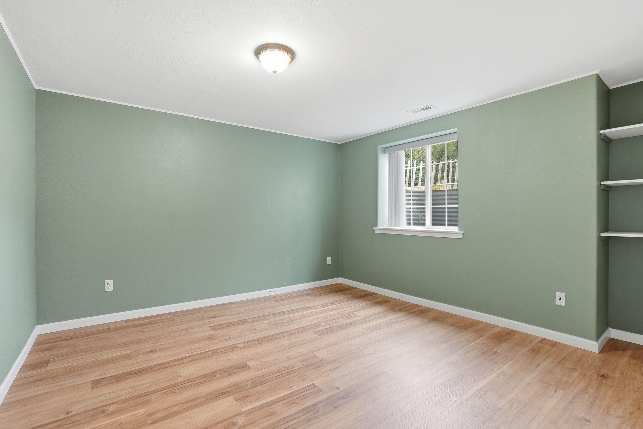 6728 S Moran View St