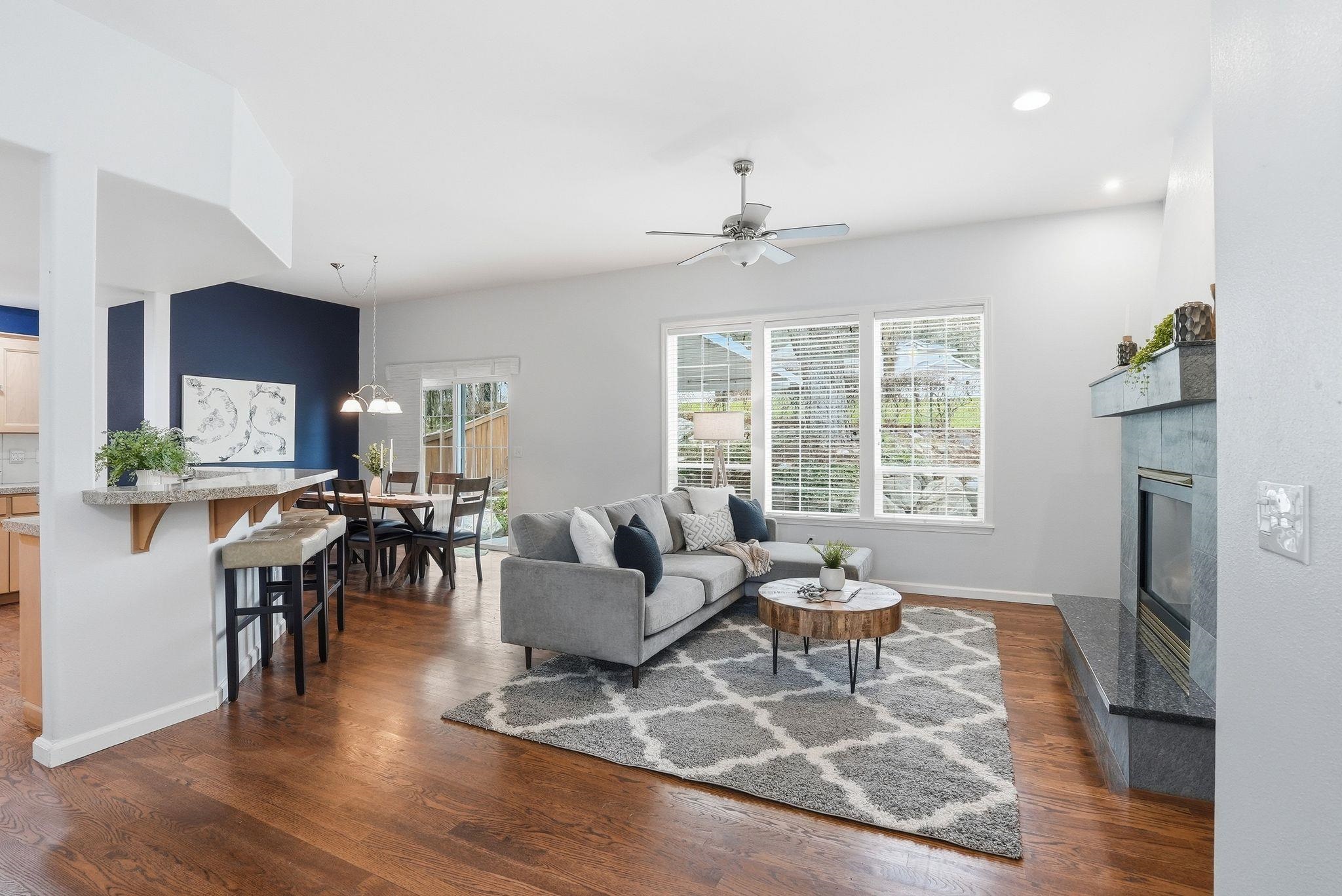 6728 S Moran View St