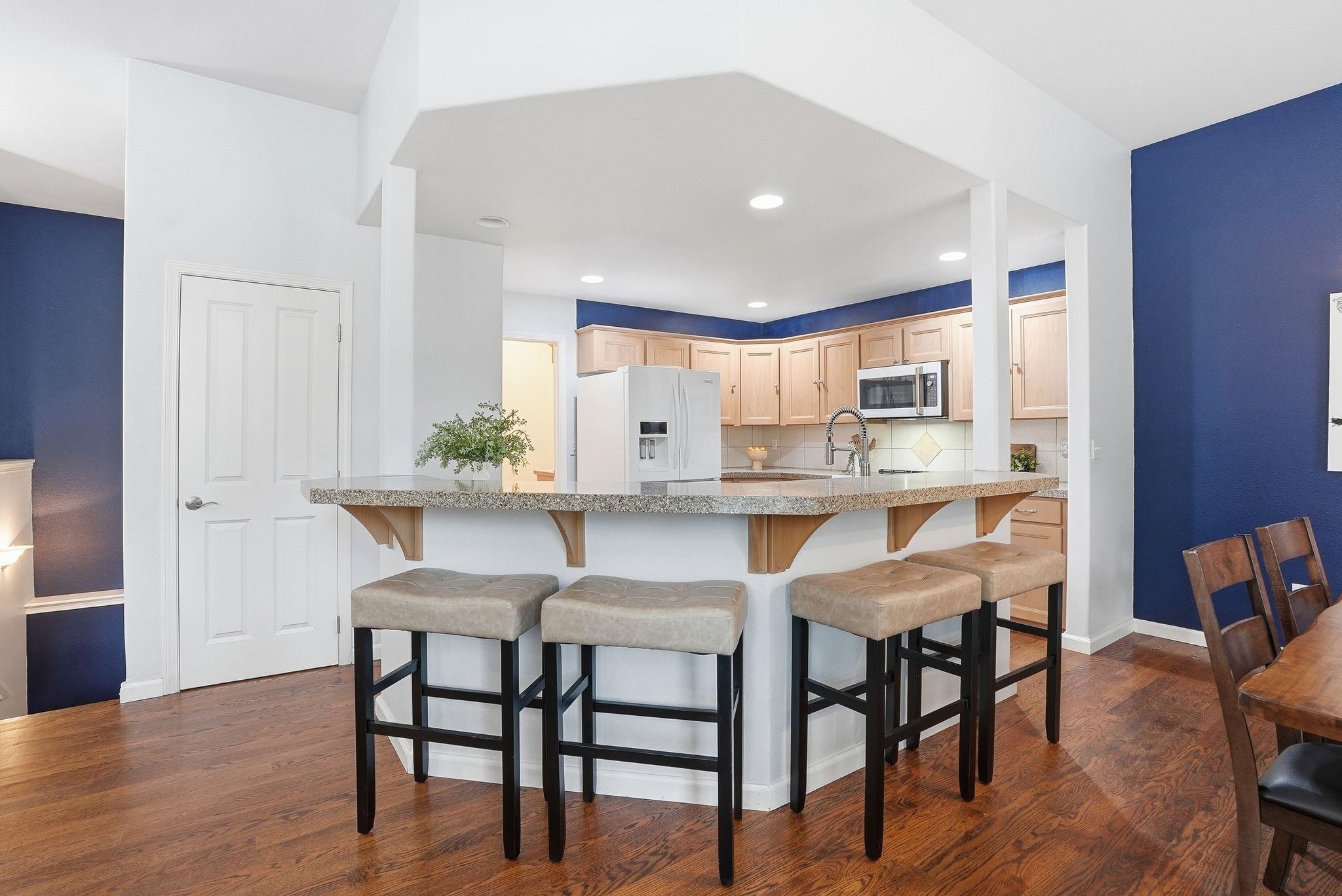 6728 S Moran View St