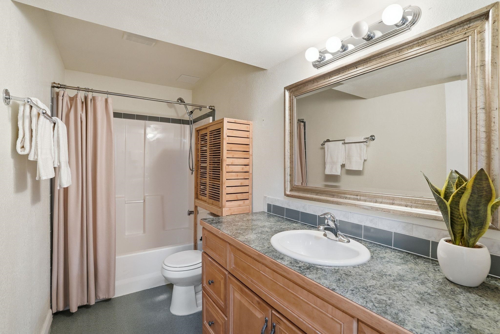 6728 S Moran View St