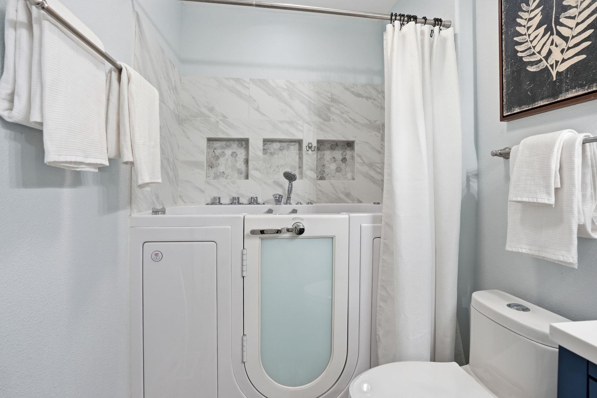 6728 S Moran View St