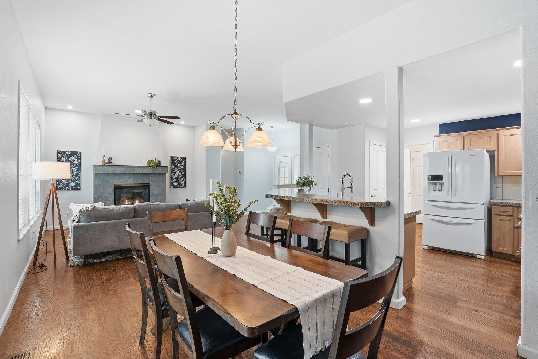 6728 S Moran View St