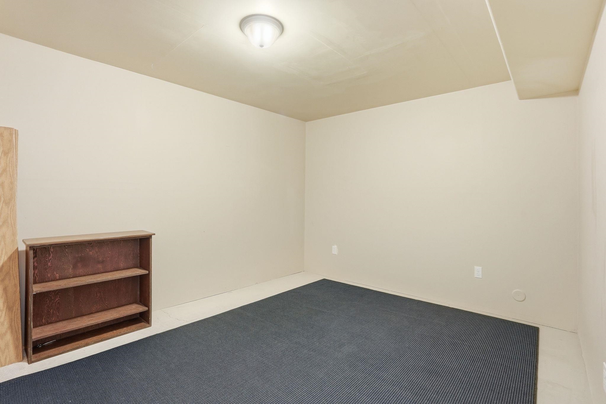 6728 S Moran View St