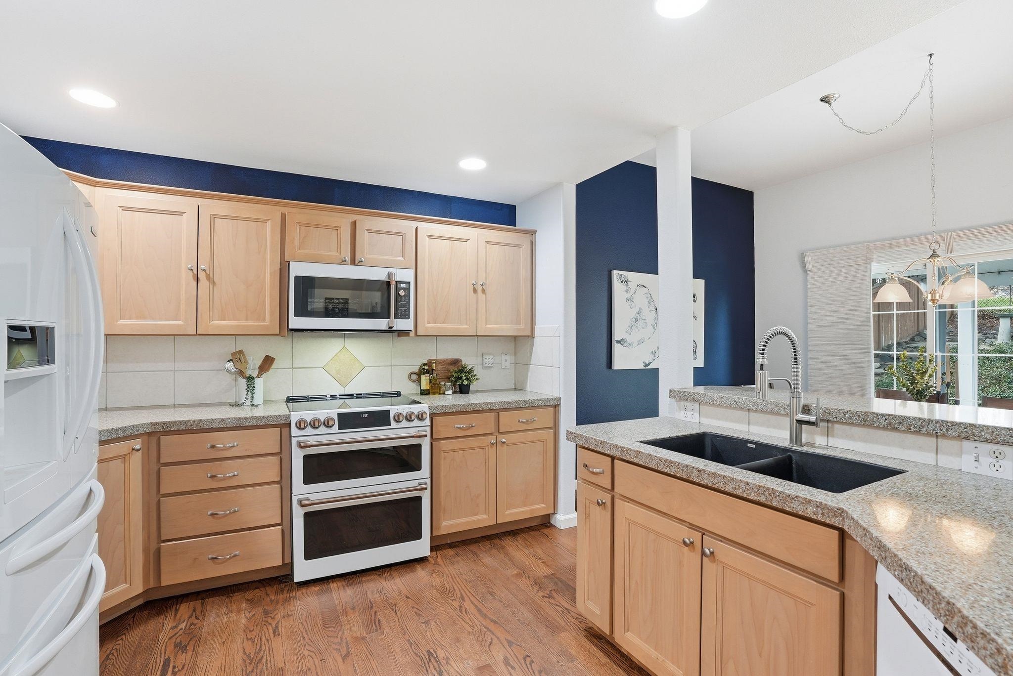 6728 S Moran View St