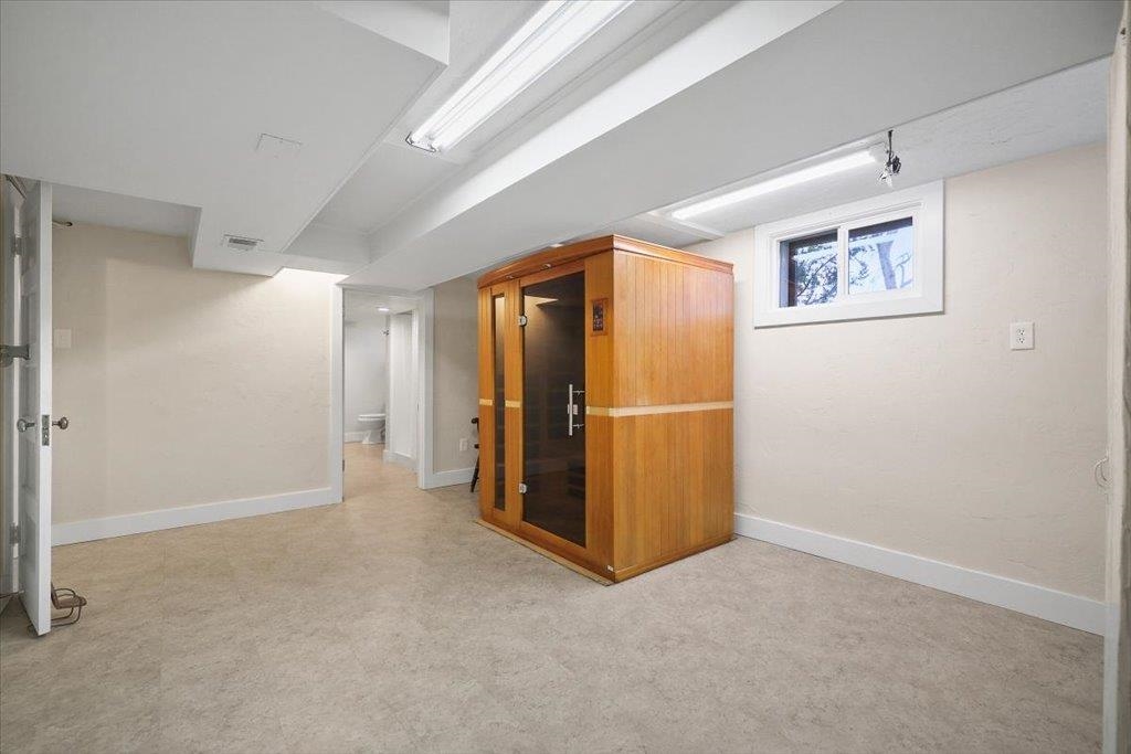 625 W 22nd Ave
