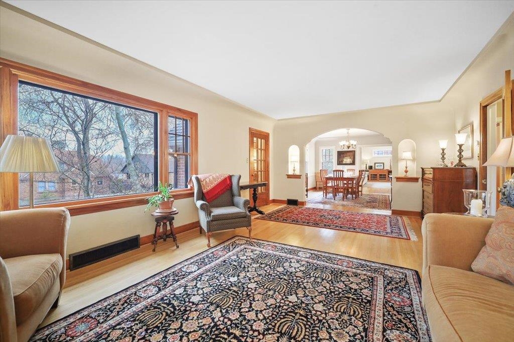625 W 22nd Ave