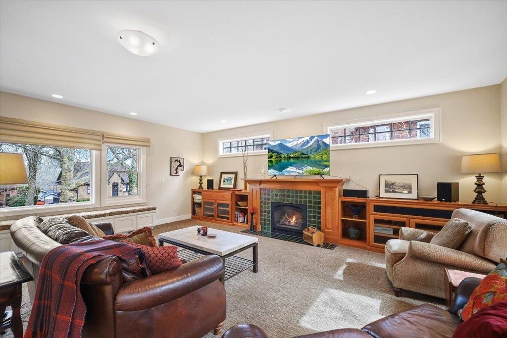 625 W 22nd Ave