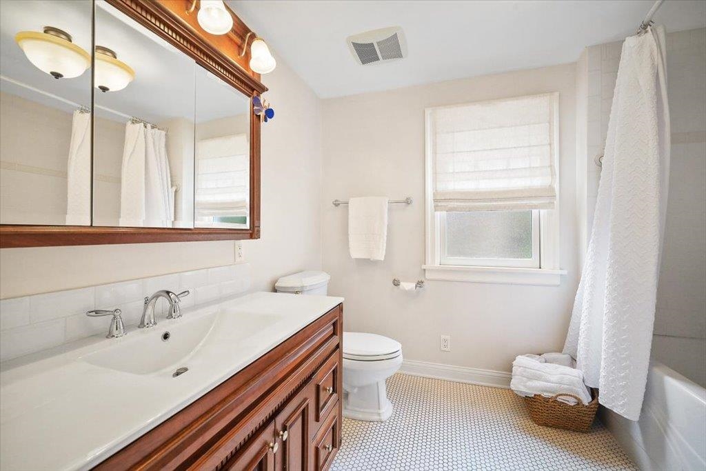 625 W 22nd Ave
