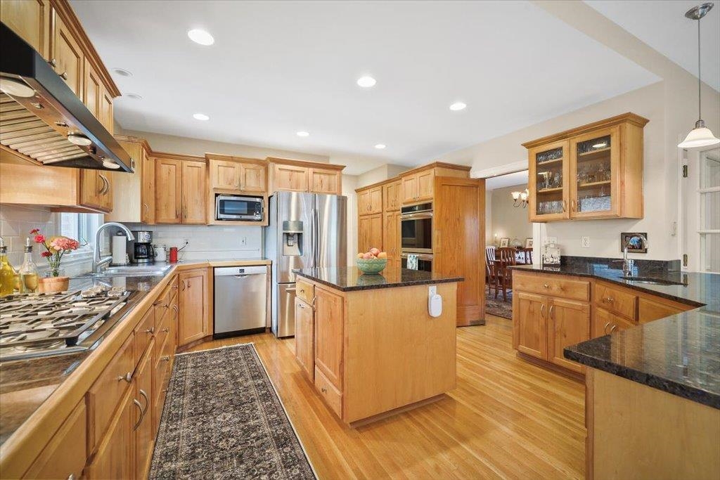 625 W 22nd Ave