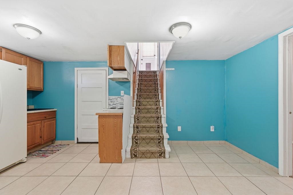 3808 W Rockwell Ave
