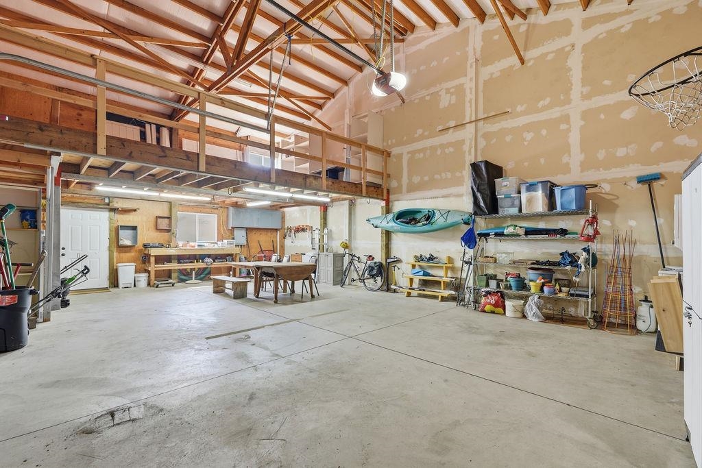 3808 W Rockwell Ave