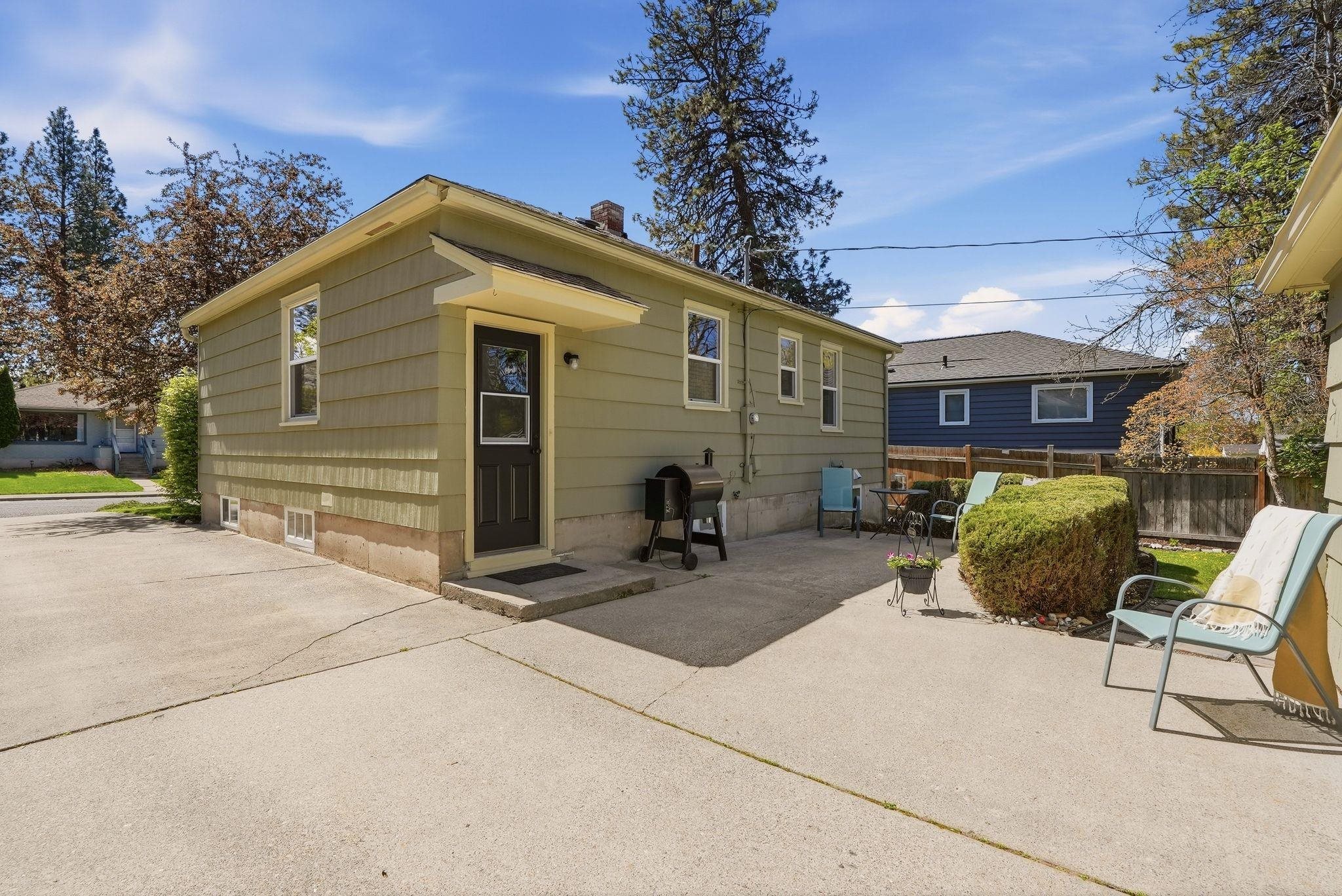 1311 E 40th Ave