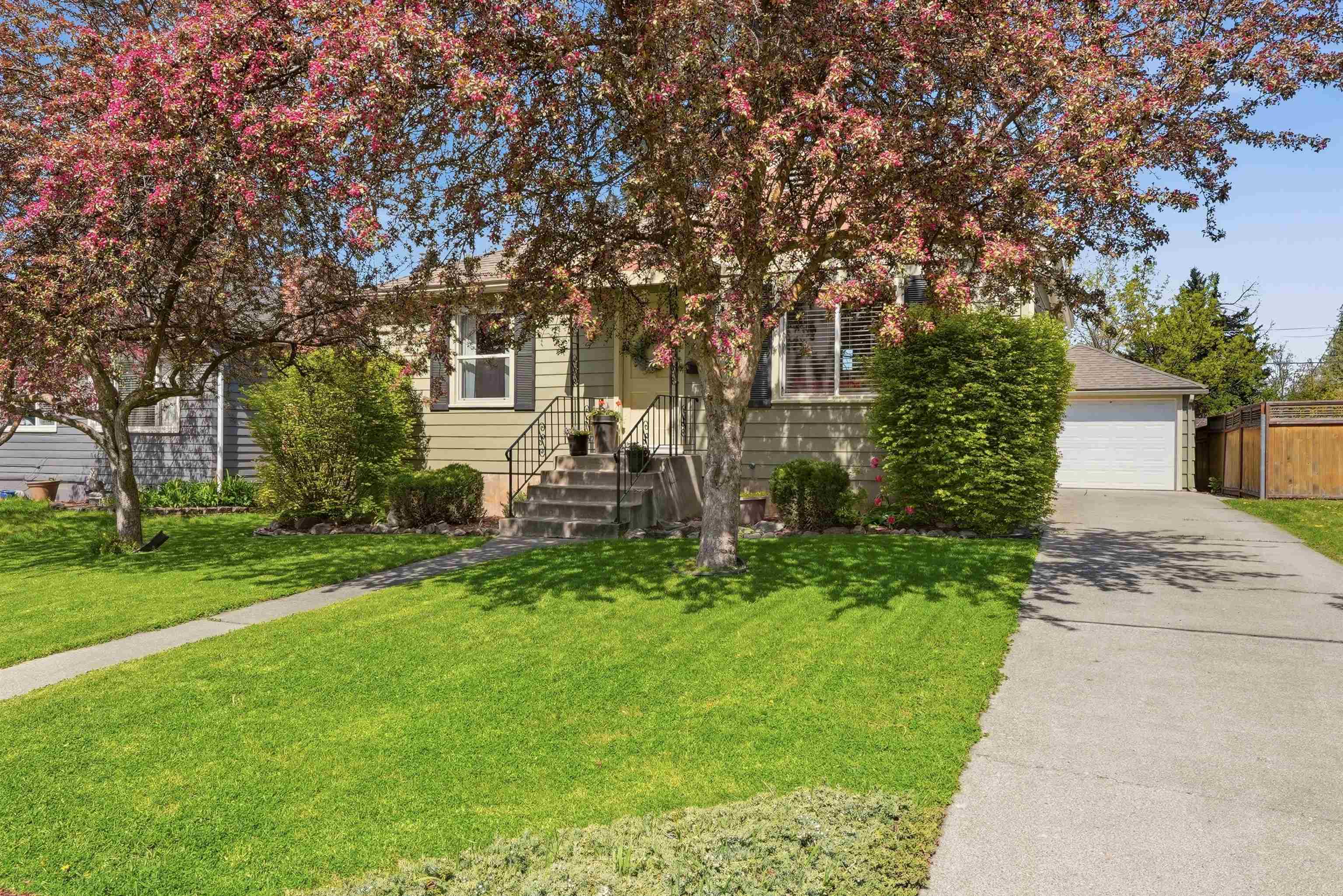 1311 E 40th Ave