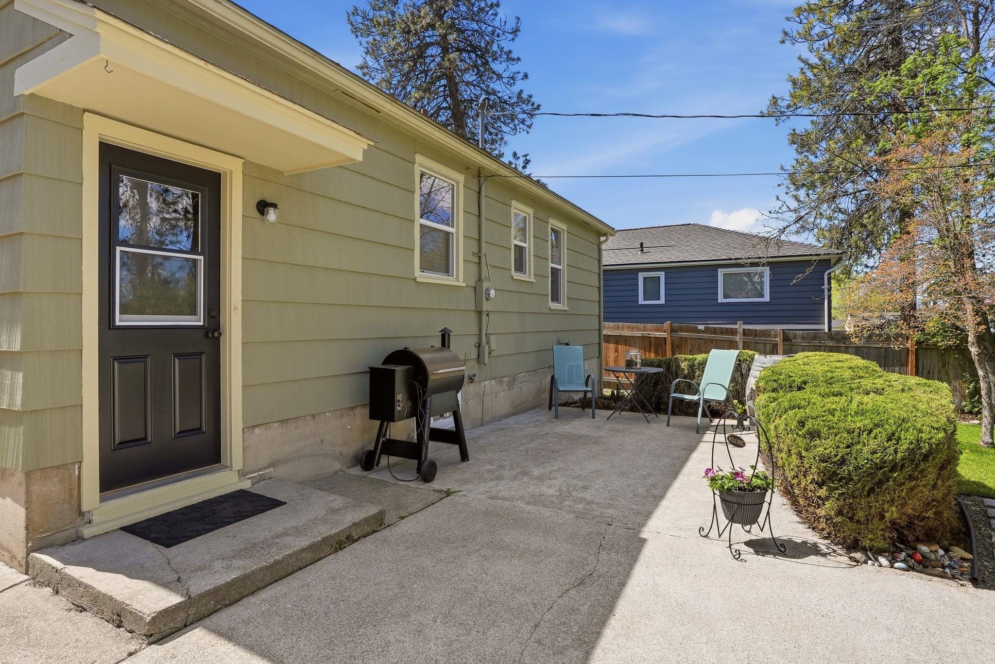 1311 E 40th Ave