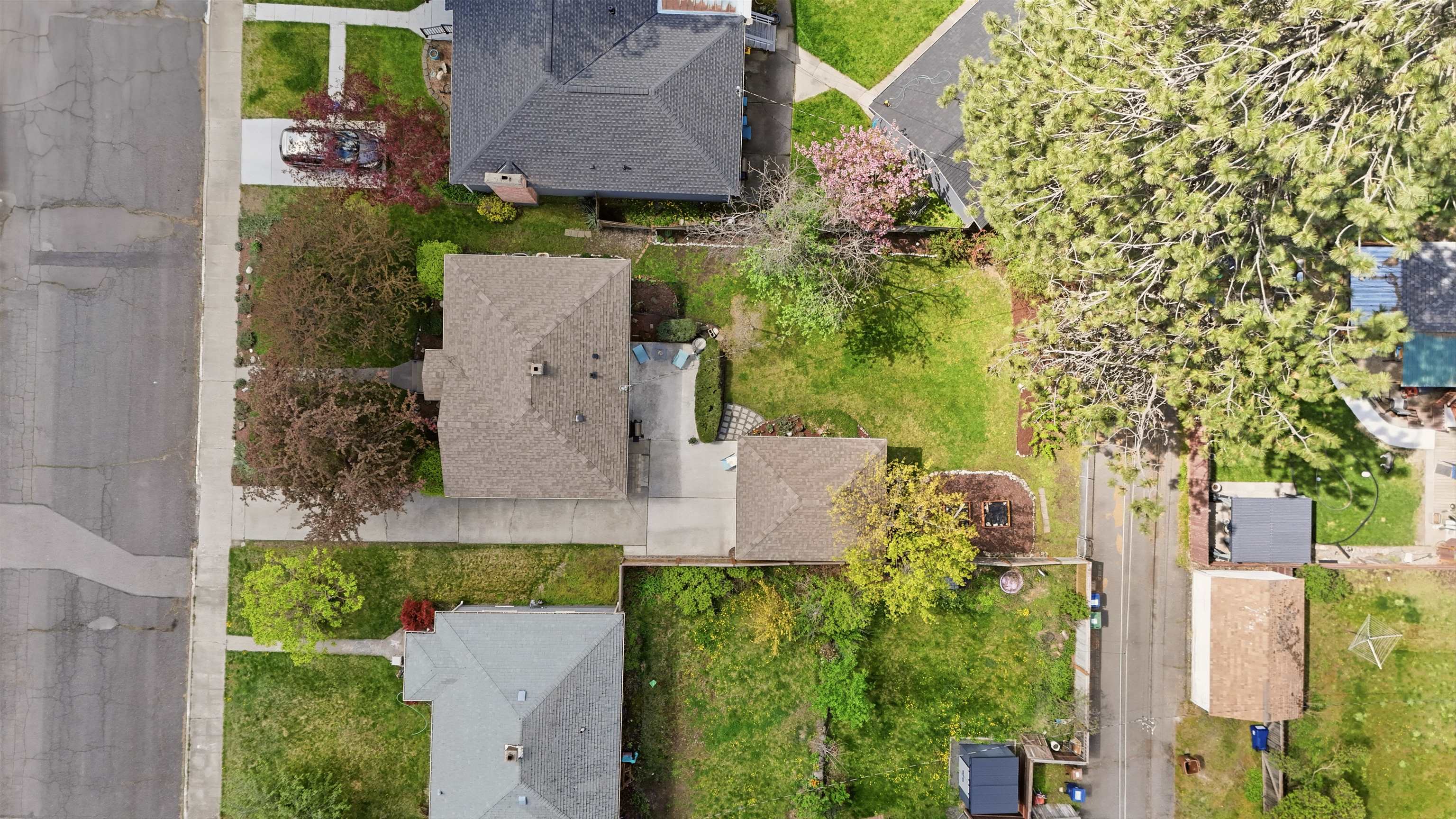 1311 E 40th Ave