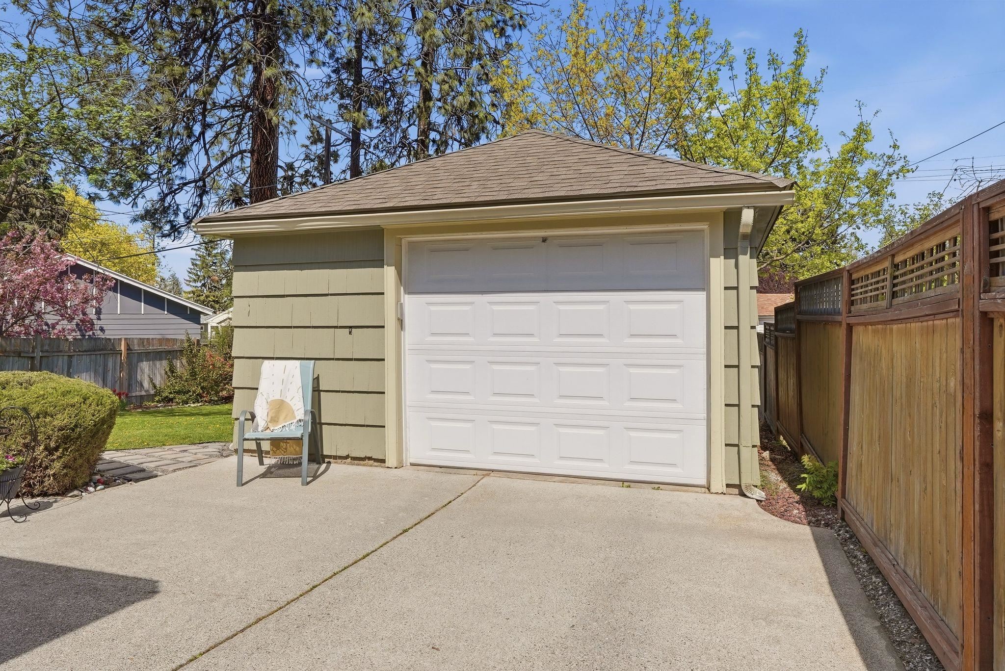 1311 E 40th Ave