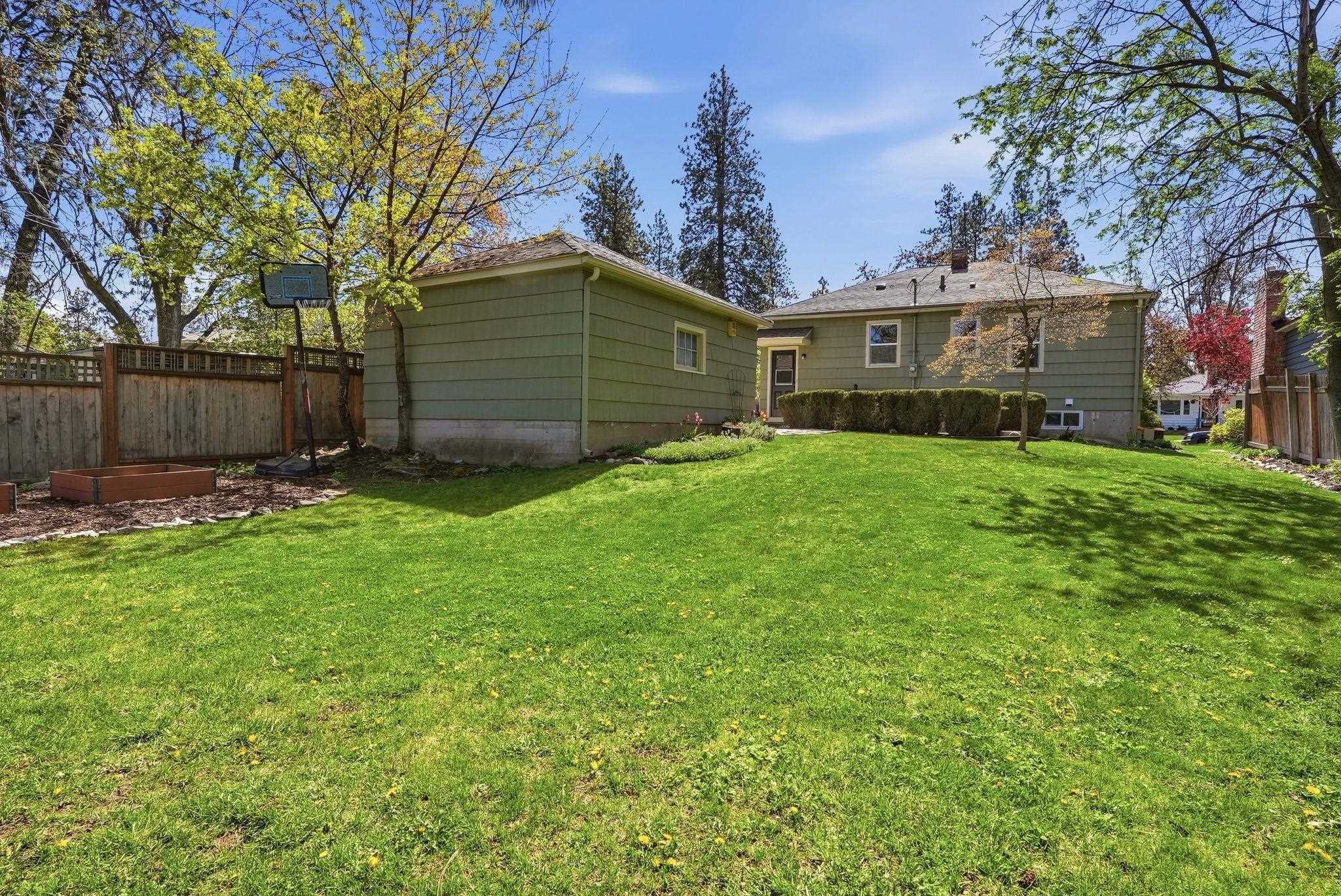 1311 E 40th Ave