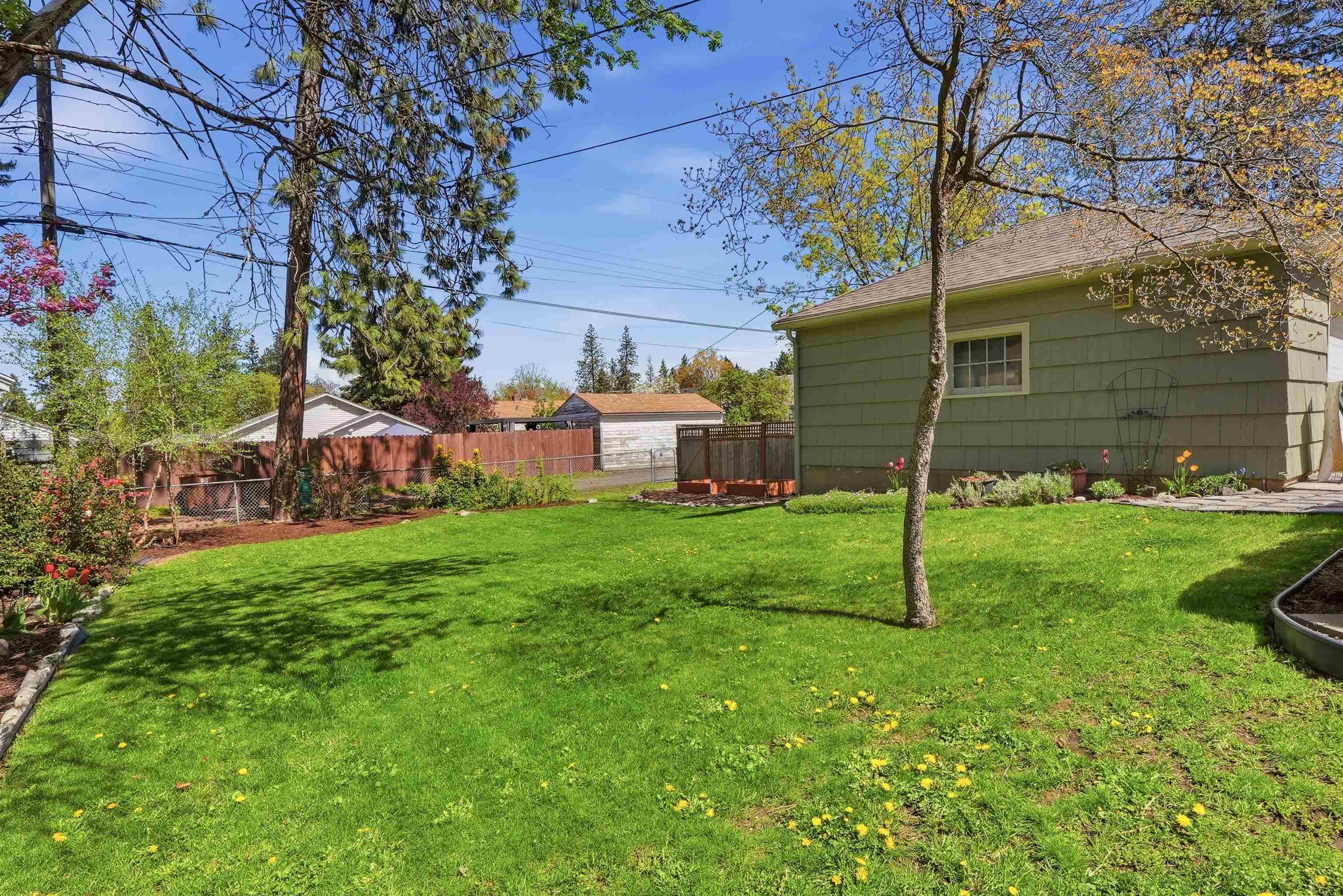 1311 E 40th Ave