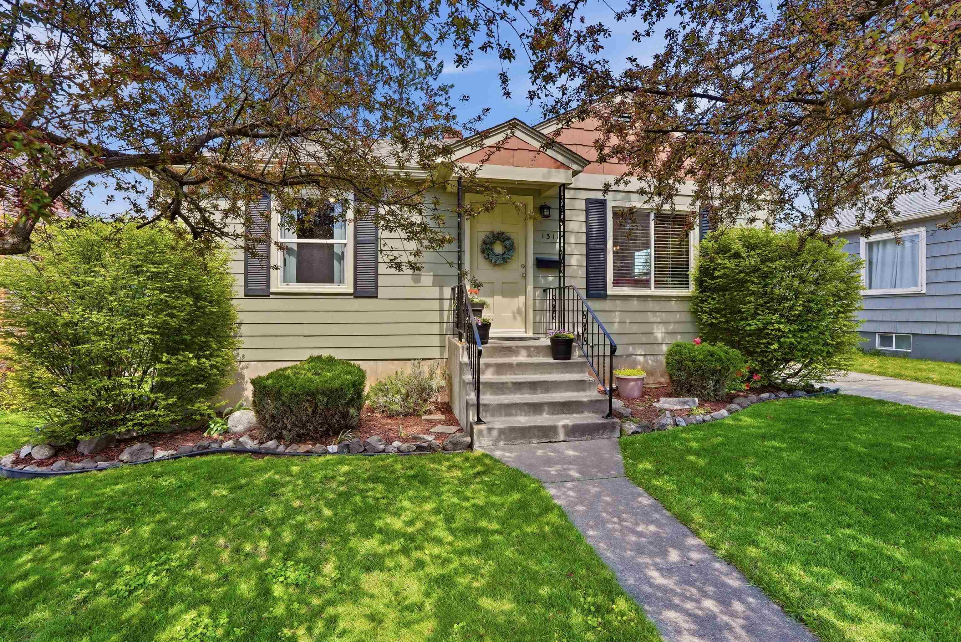 1311 E 40th Ave