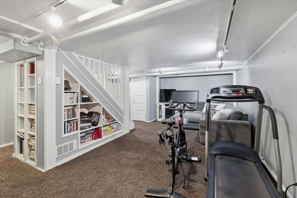 3408 S Manito Blvd