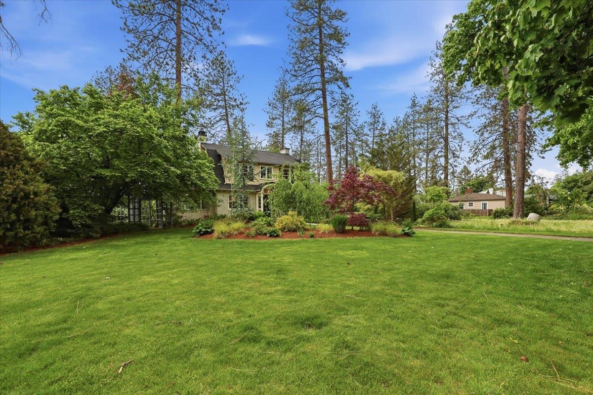 3408 S Manito Blvd