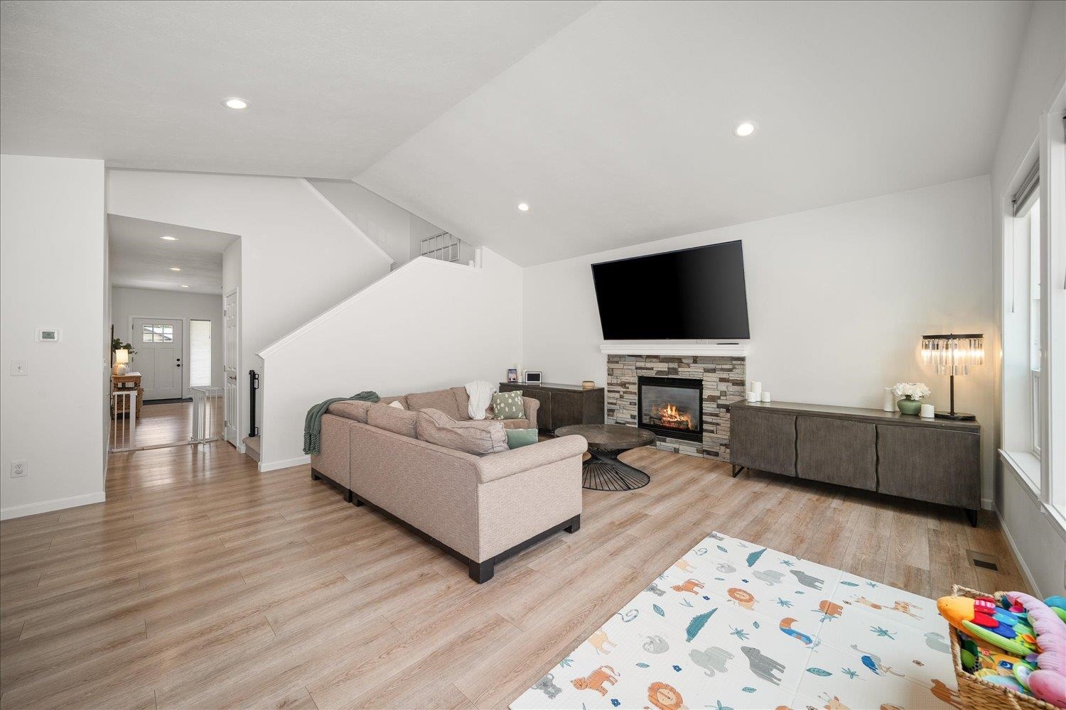 4411 N Center Rd