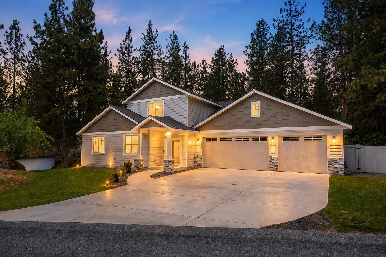 4411 N Center Rd
