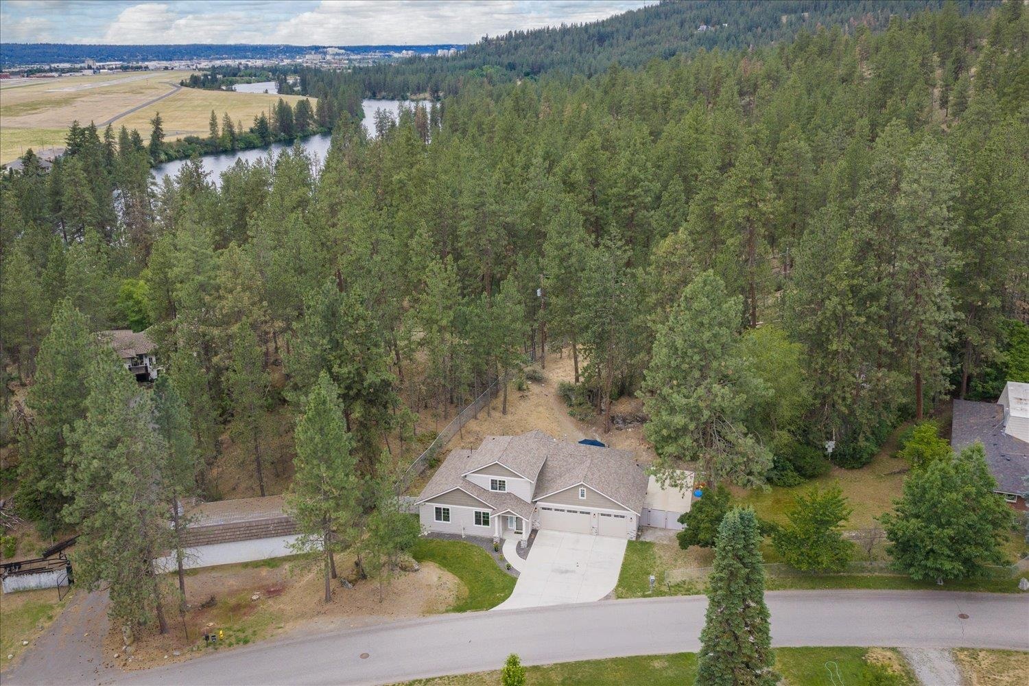 4411 N Center Rd