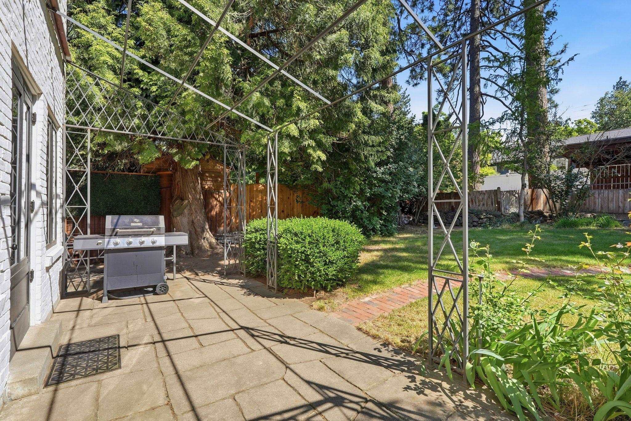907 W 20TH Ave