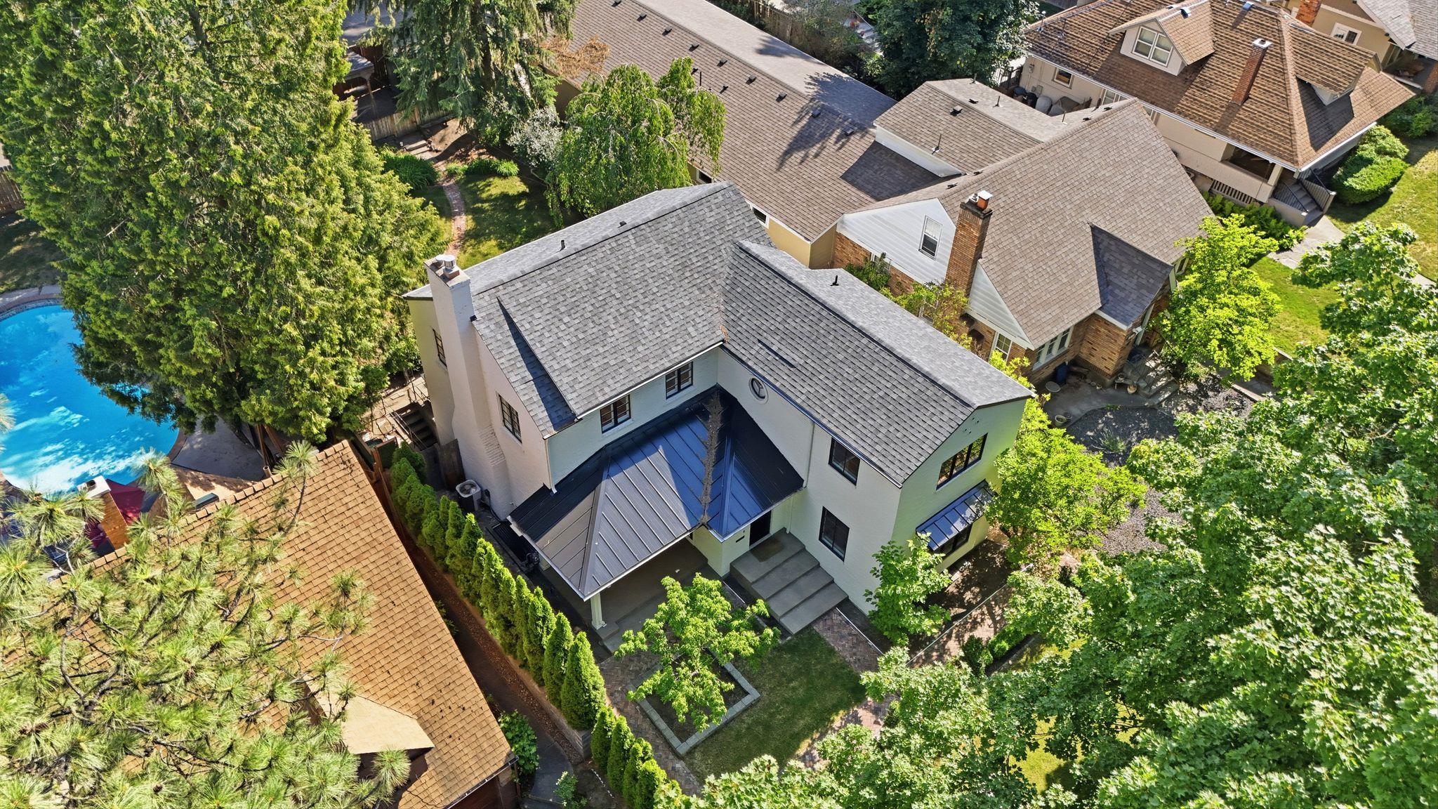 907 W 20TH Ave