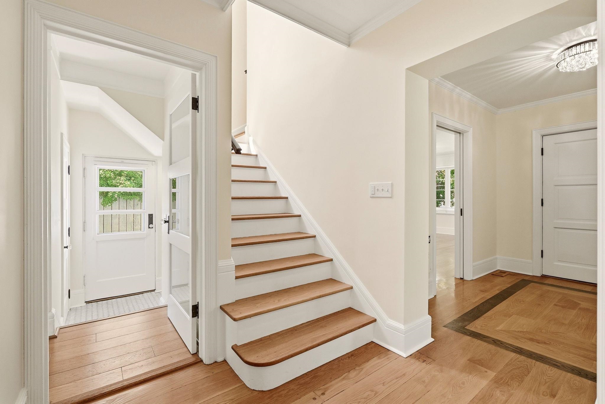 907 W 20TH Ave