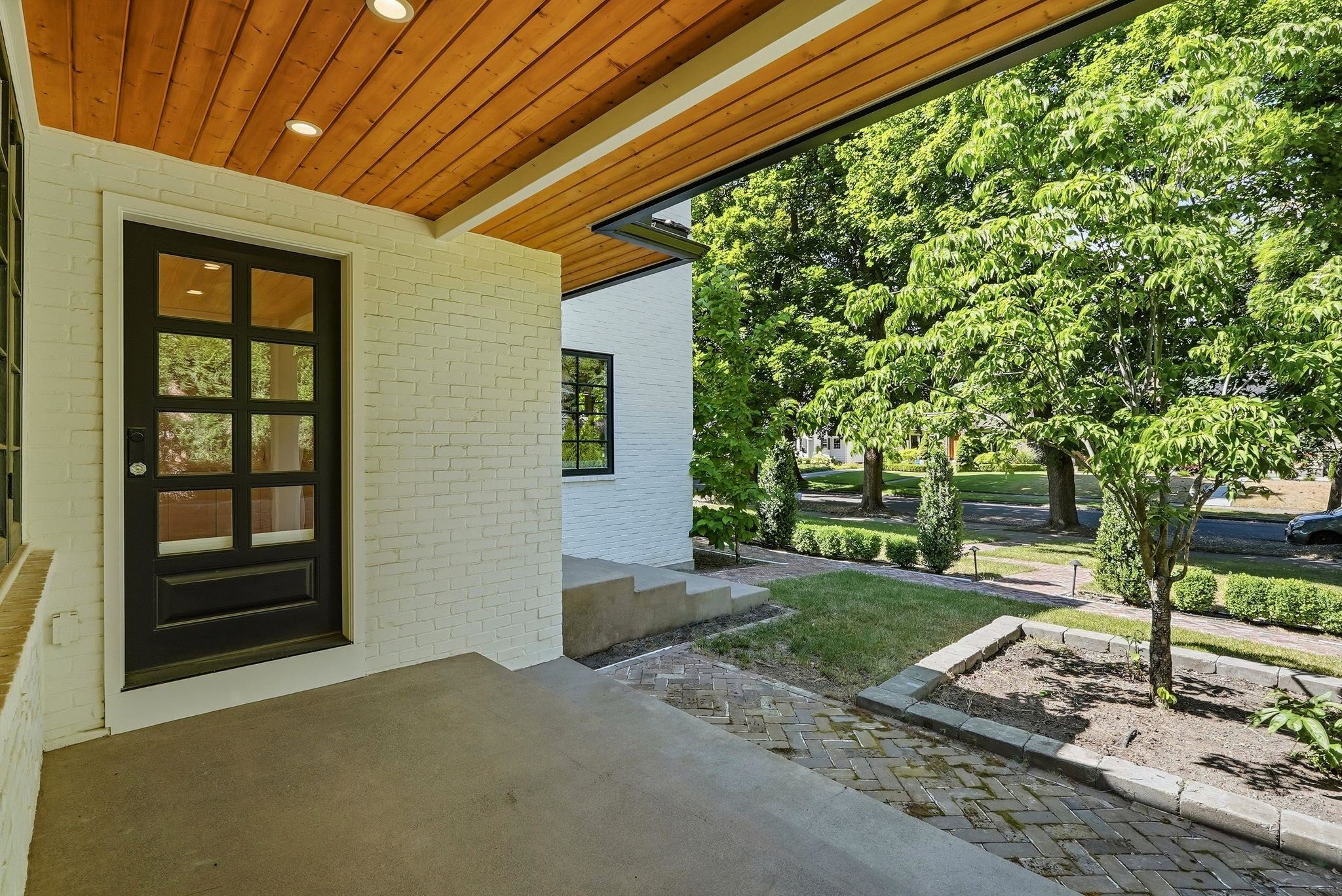 907 W 20TH Ave