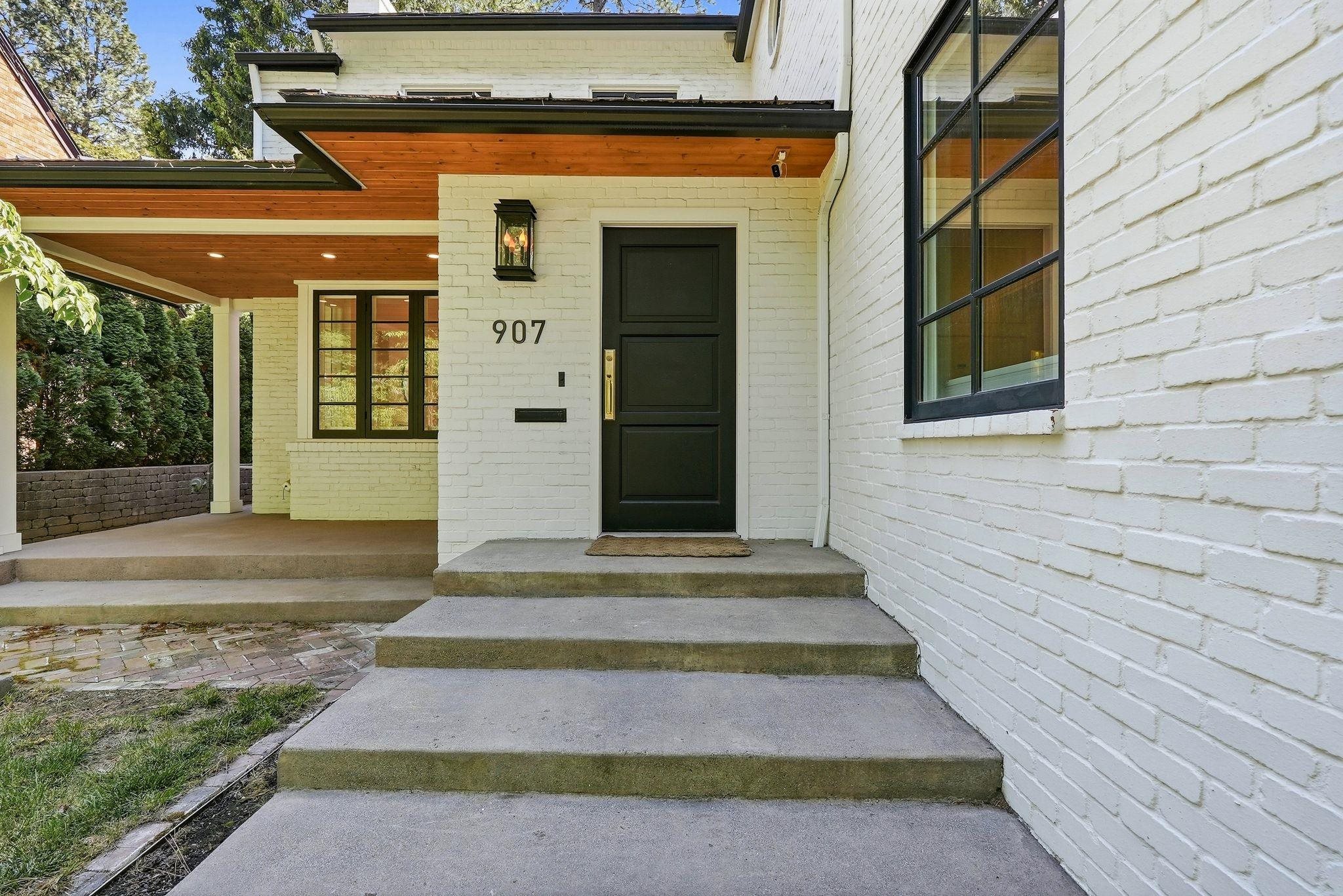 907 W 20TH Ave