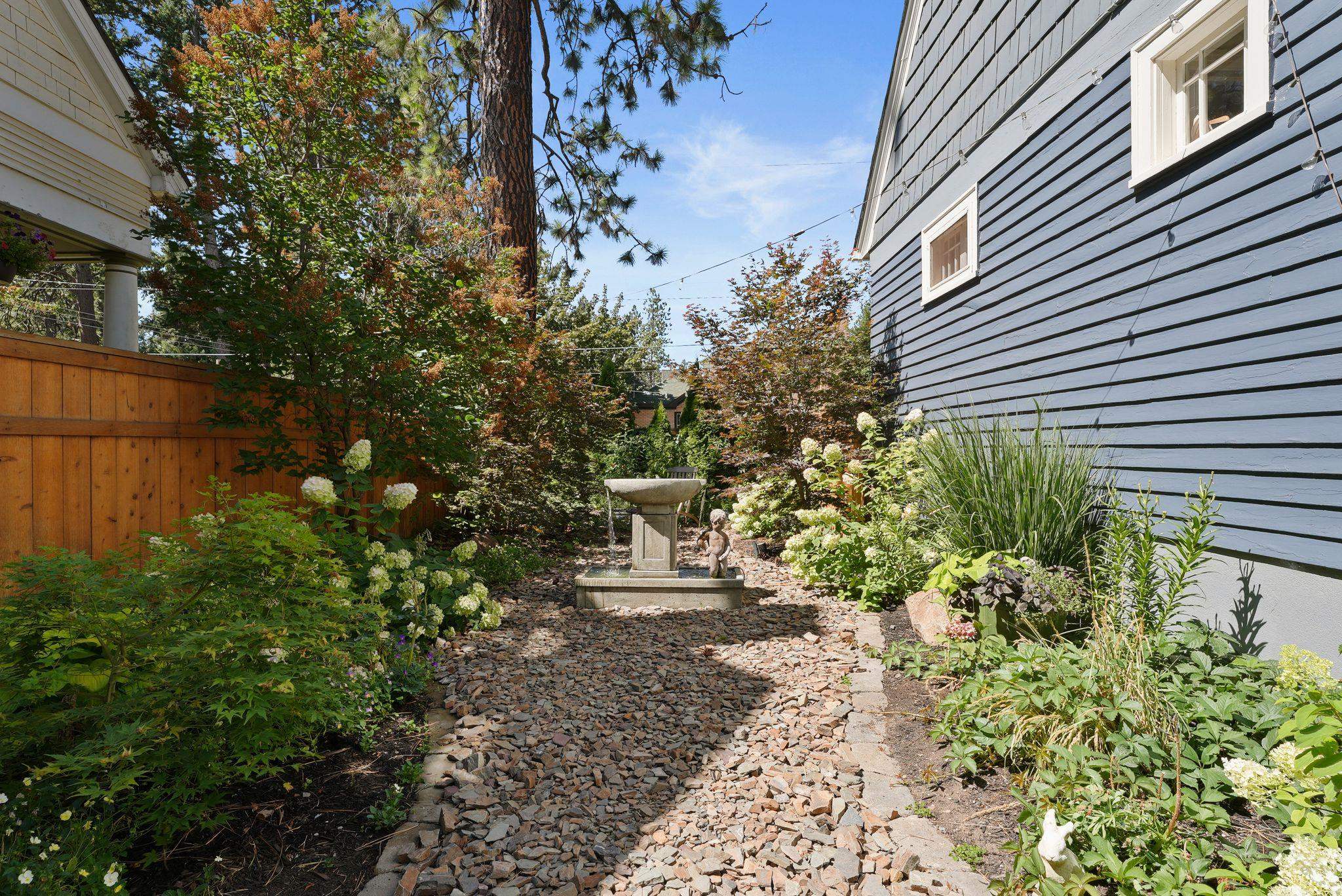 629 W 17TH Ave