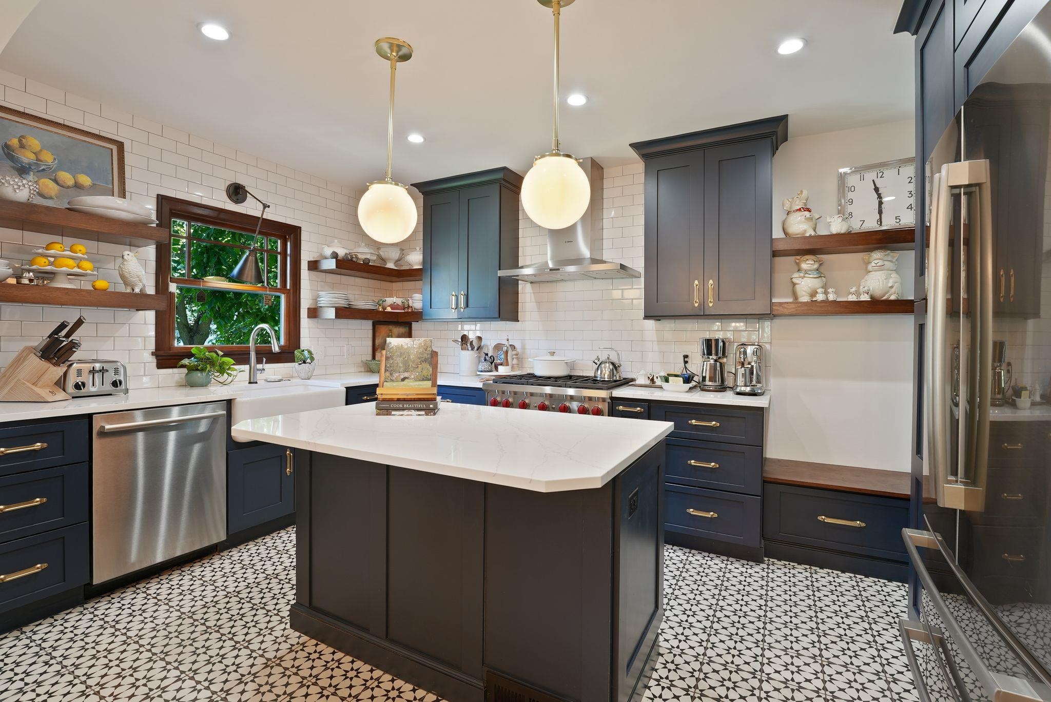 629 W 17TH Ave